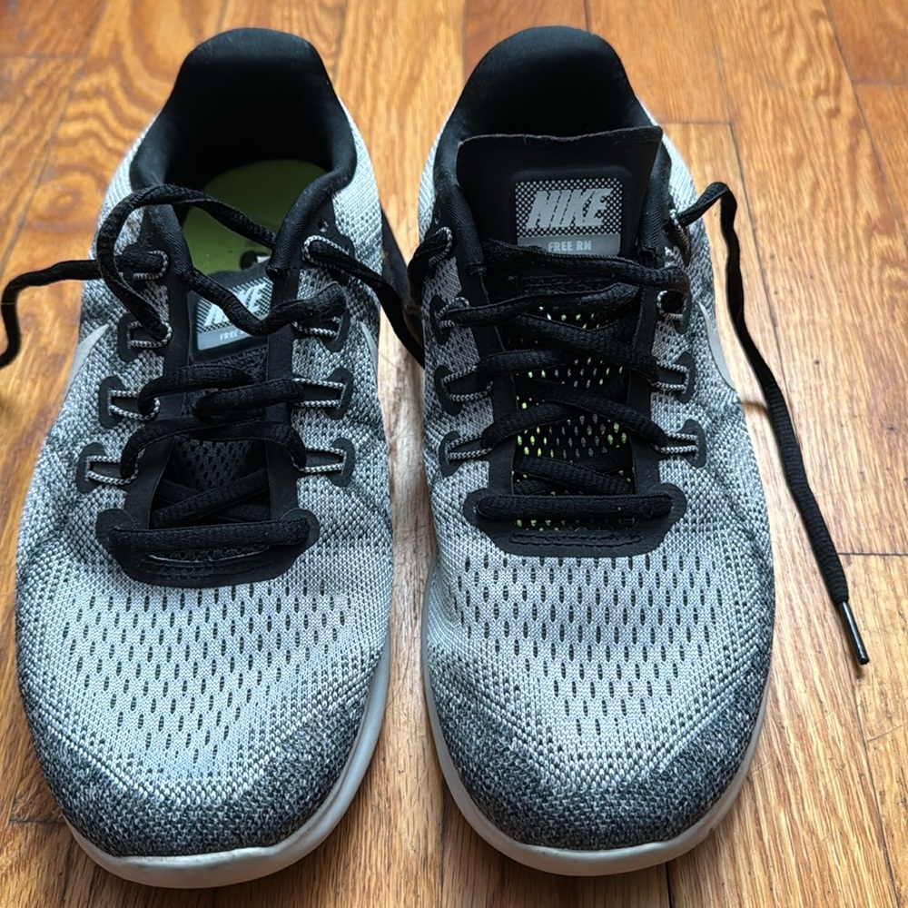 Women’s Nike Free RN sneakers, size 8